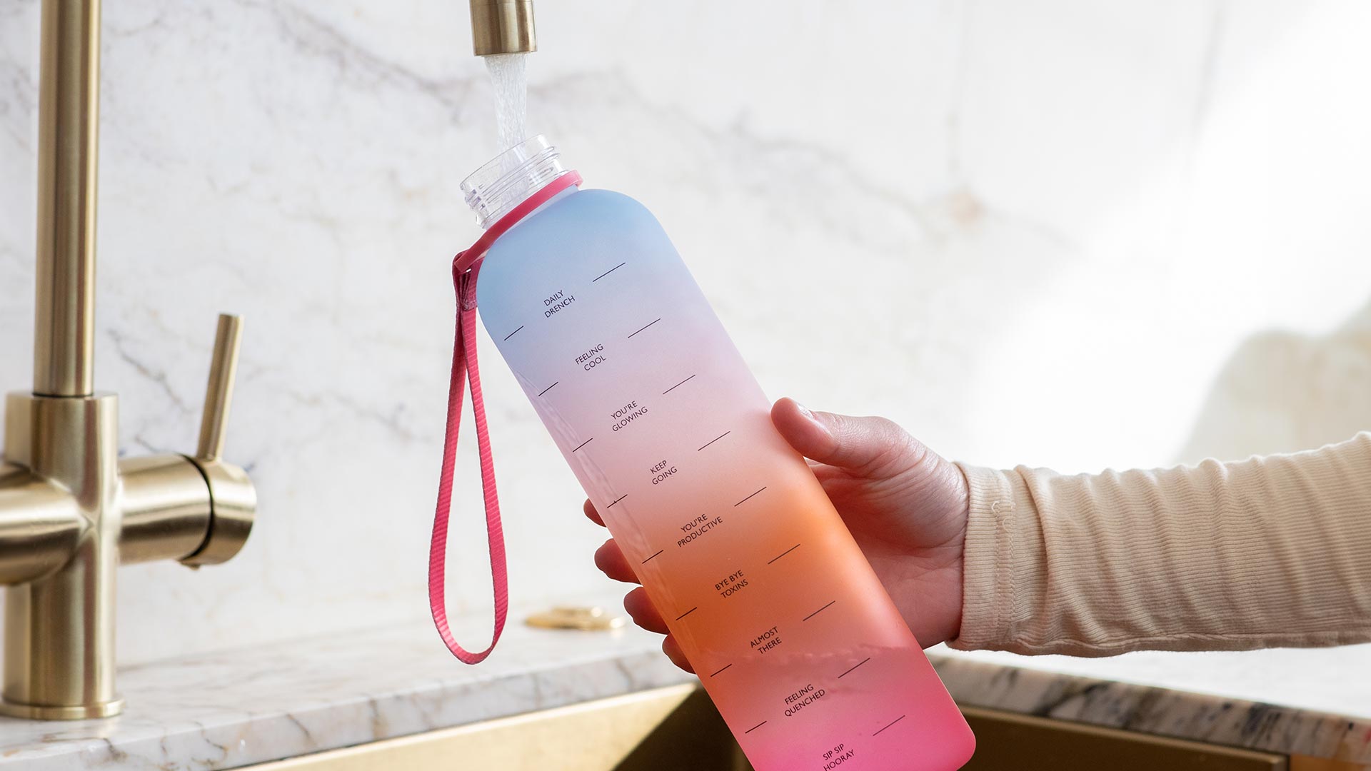 We drank 2L of water every day for 4 weeks... Here’s what happened
