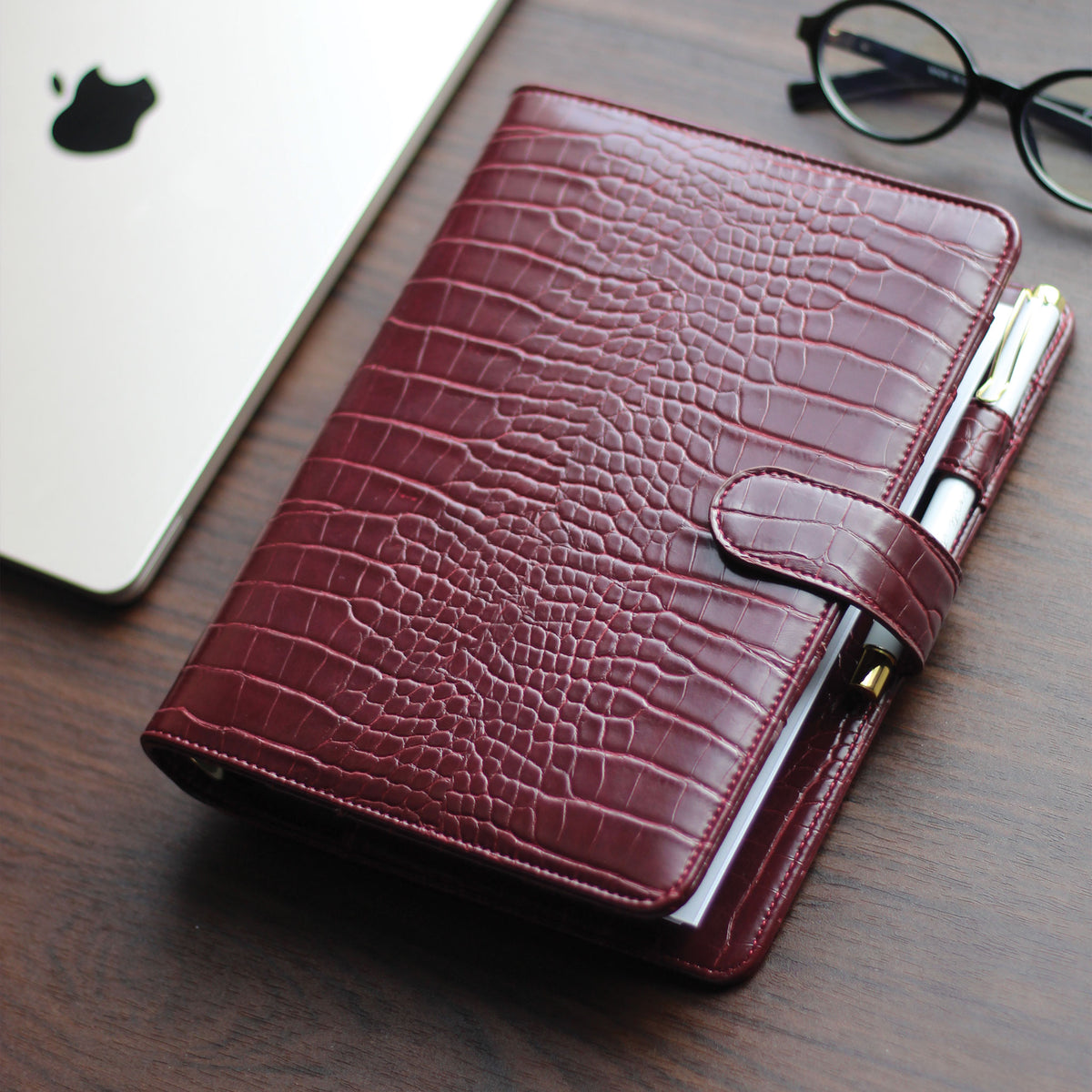 #color_cherry croc